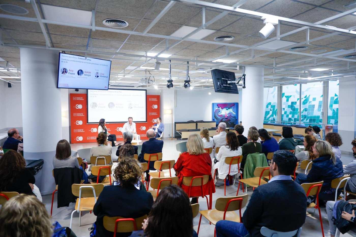 Sesión de la Semana de la Ética con público asistente